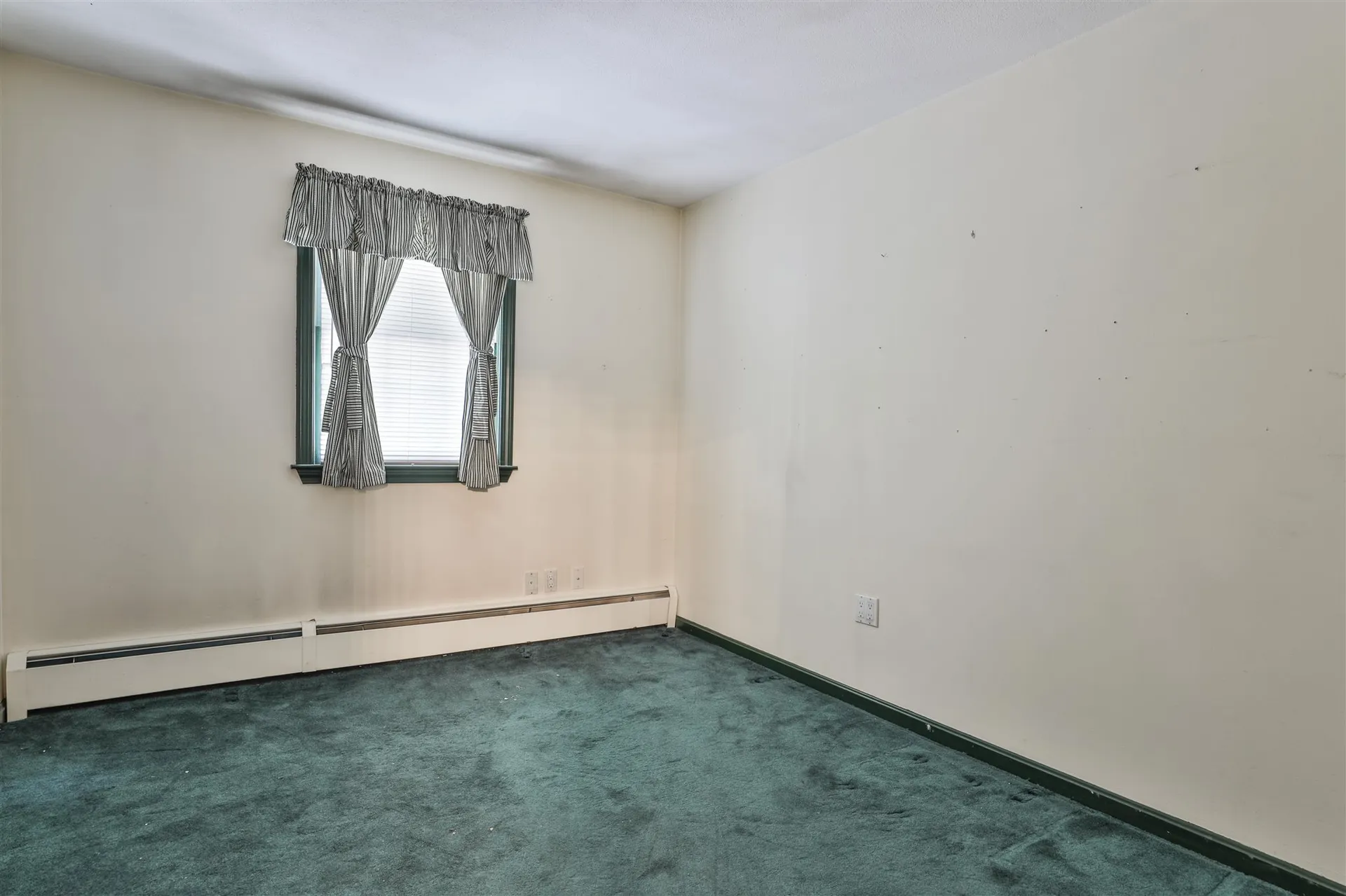 51 Old Auburn Road Derry NH 03038