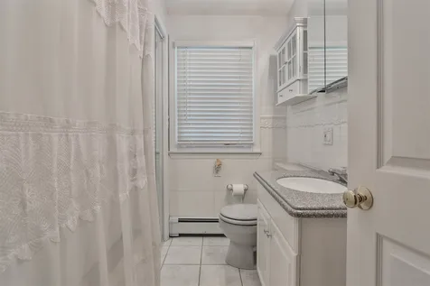51 Old Auburn Road Derry NH 03038