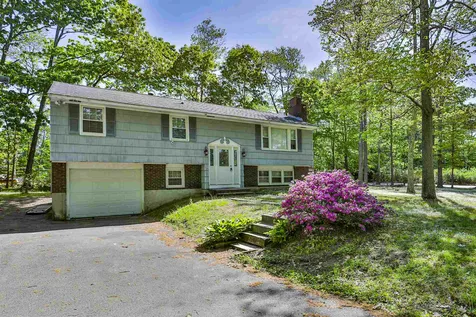 51 Old Auburn Road Derry NH 03038
