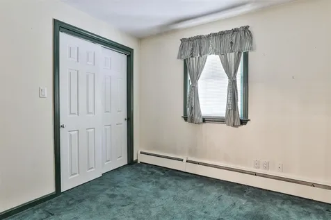 51 Old Auburn Road Derry NH 03038