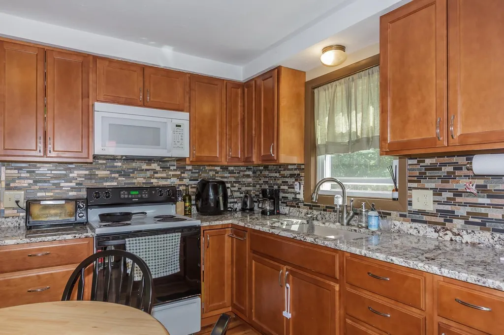 496 E Dunbarton Road Goffstown NH 03045