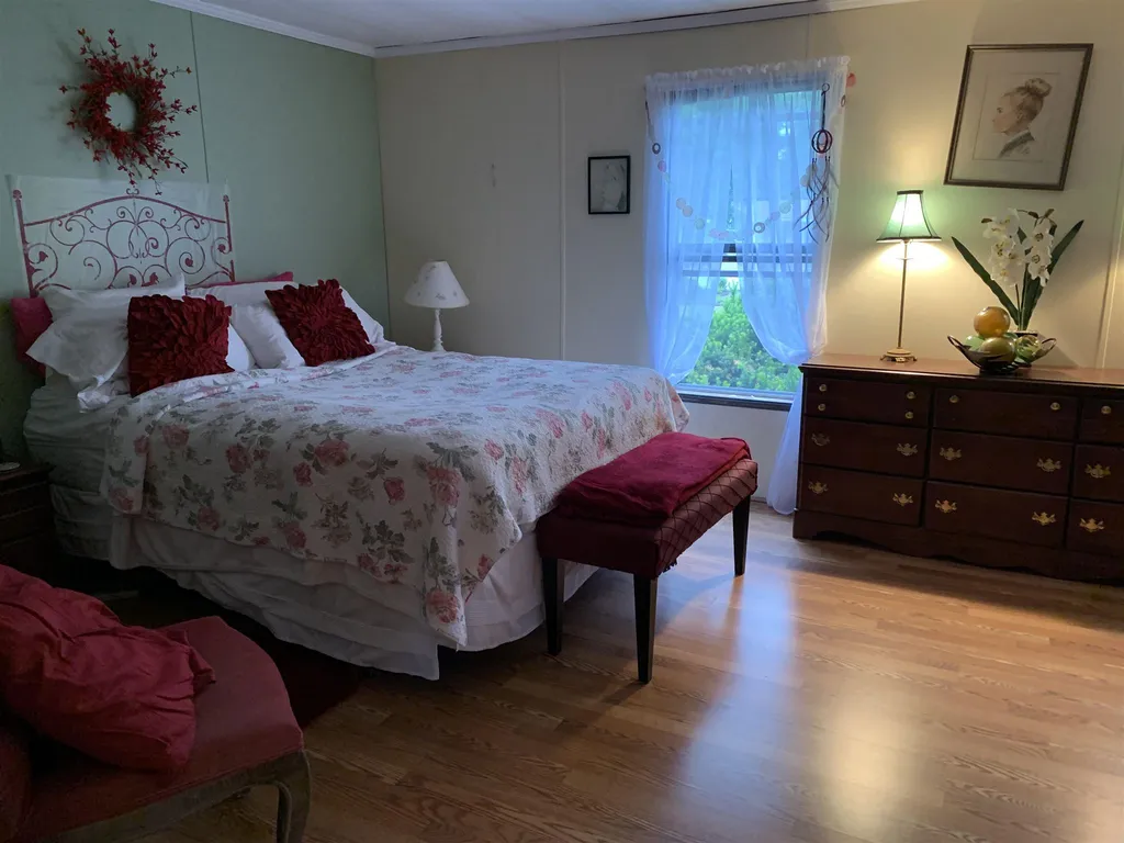 20 Sandpiper Path North Hampton NH 03862