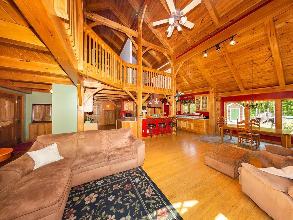 4 Split Rock Lane Raymond NH 03077