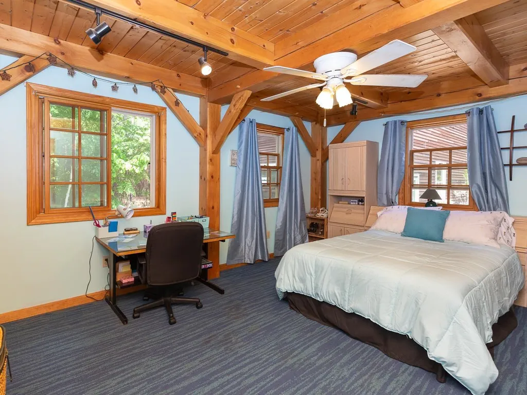 4 Split Rock Lane Raymond NH 03077