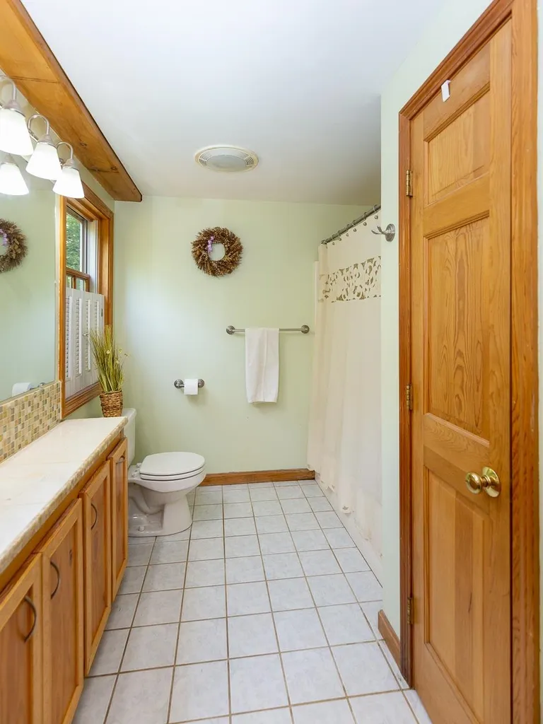 4 Split Rock Lane Raymond NH 03077