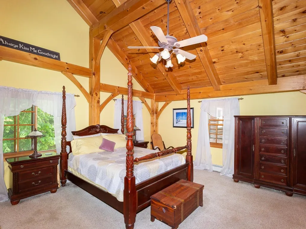 4 Split Rock Lane Raymond NH 03077