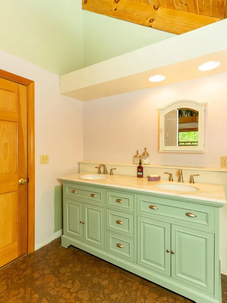4 Split Rock Lane Raymond NH 03077
