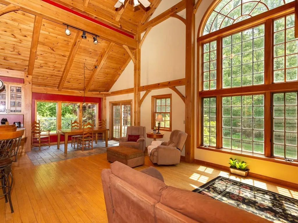 4 Split Rock Lane Raymond NH 03077