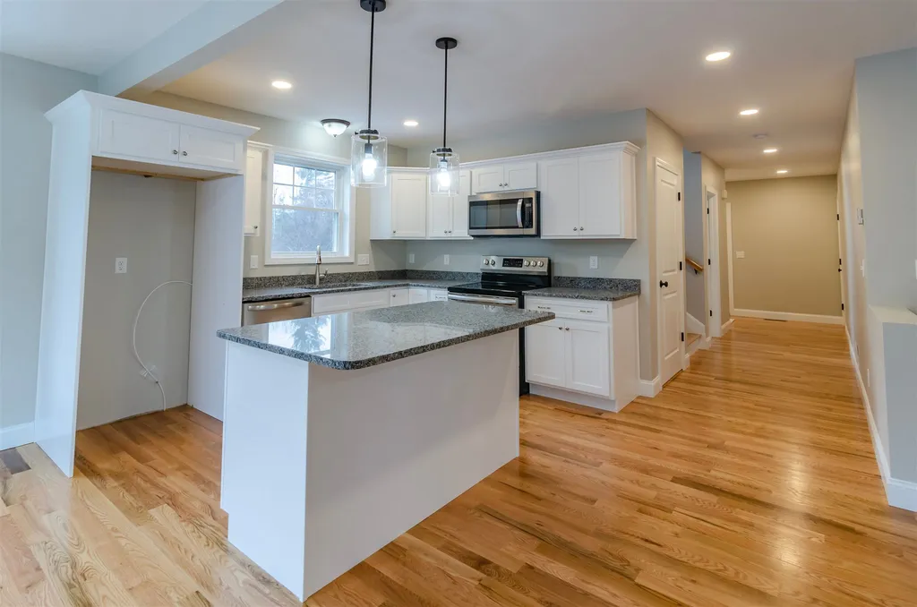 5b Horizon Drive Londonderry NH 03053