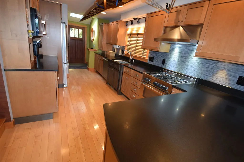 83 W Shore Road Windham NH 03087