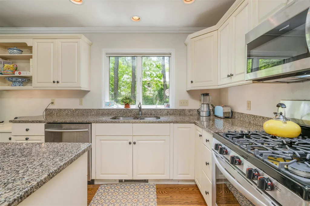 5 Fairview Avenue Hanover NH 03755