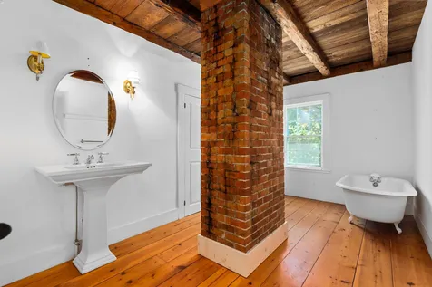 271 North Haverhill Road Kensington NH 03833