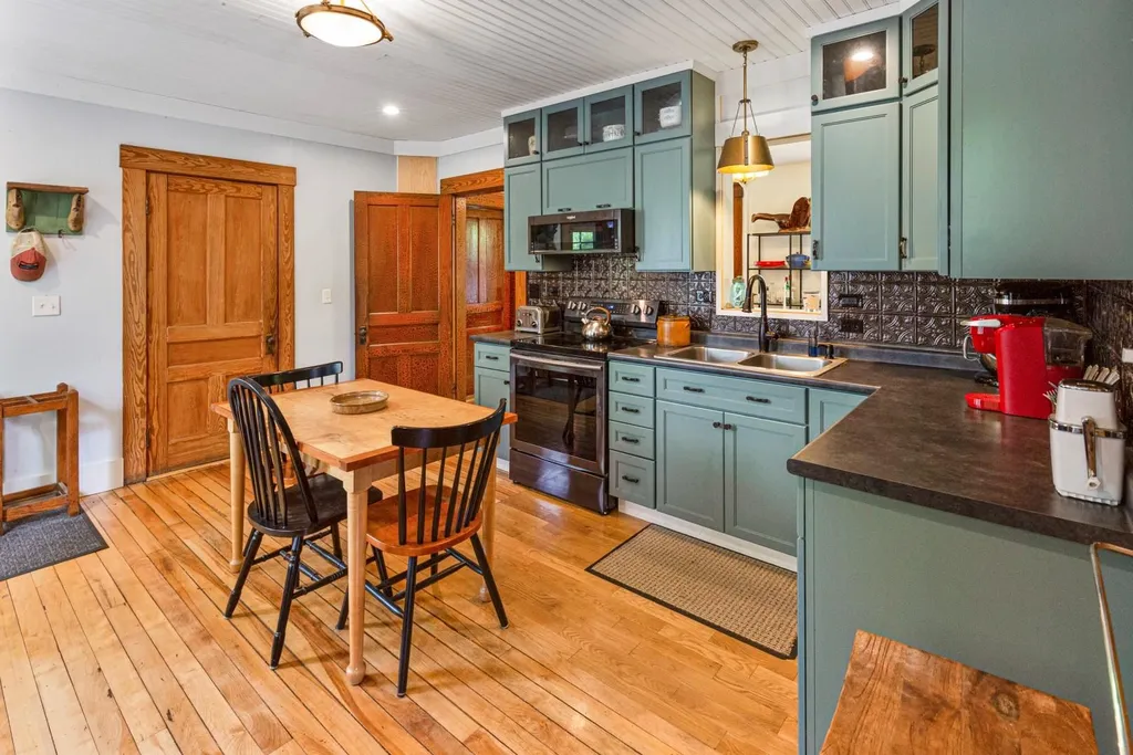 12 Church Street Ashland NH 03217