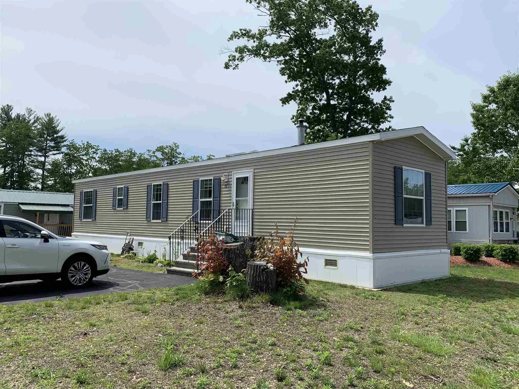 42 Holly Park Lane Rochester NH 03867