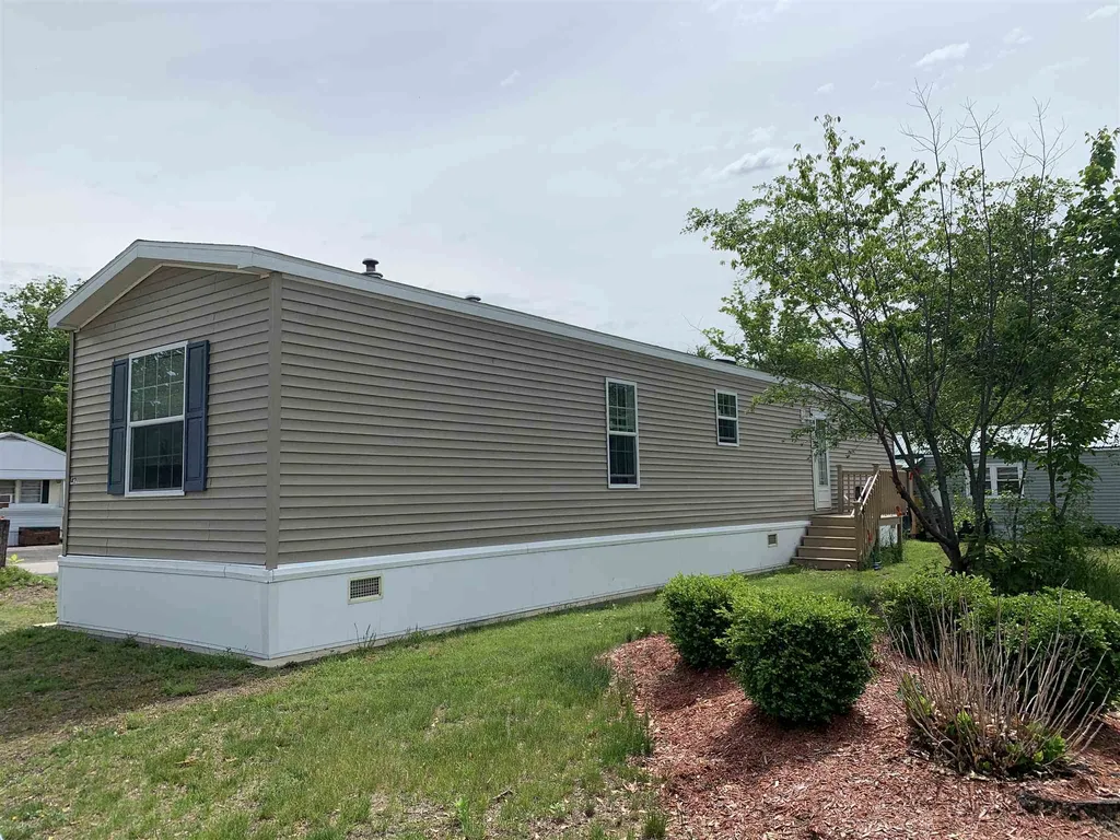 42 Holly Park Lane Rochester NH 03867