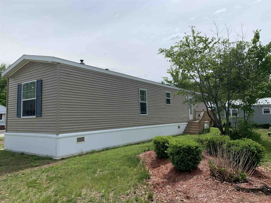 42 Holly Park Lane Rochester NH 03867