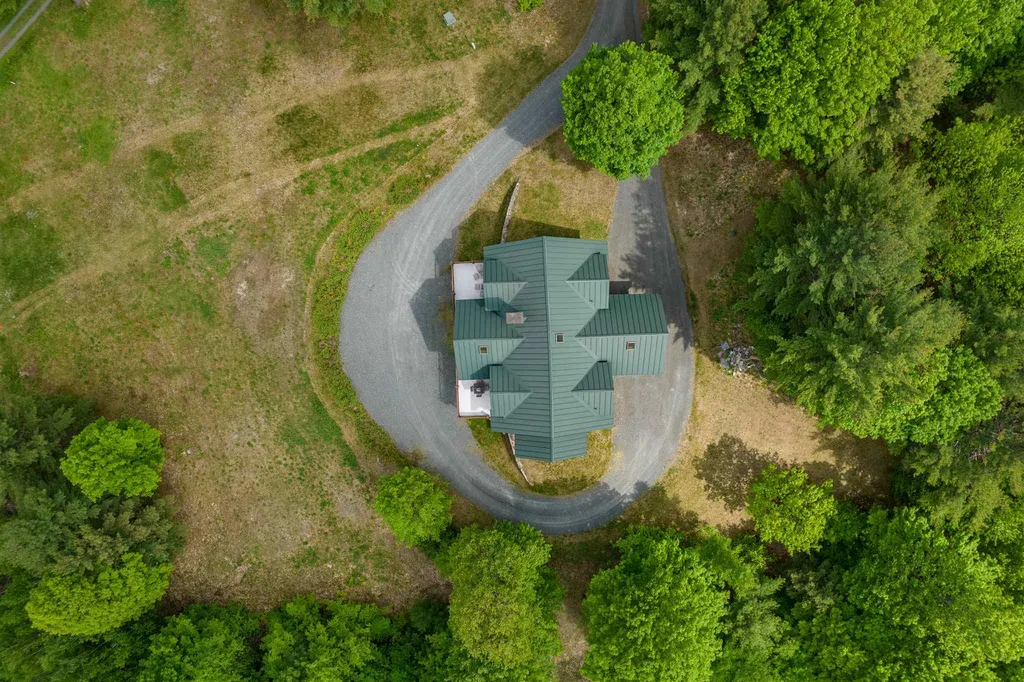 79 Cream Pot Road Hartland VT 05048