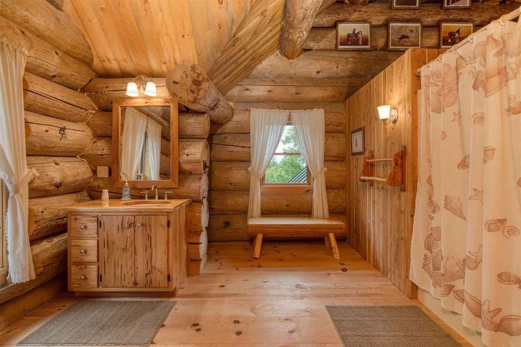 79 Cream Pot Road Hartland VT 05048