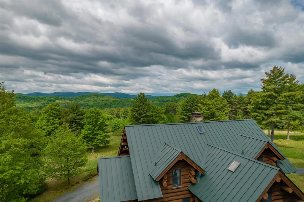79 Cream Pot Road Hartland VT 05048