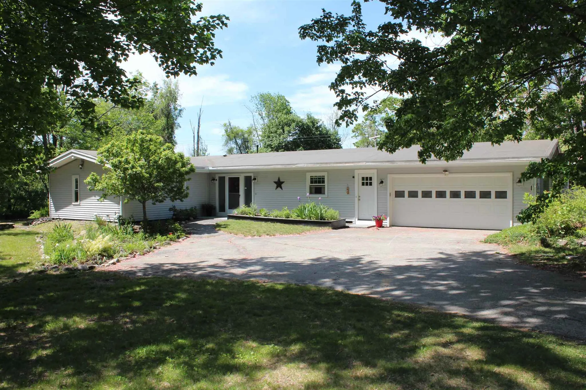 5 Golden Gate Drive Hooksett NH 03106