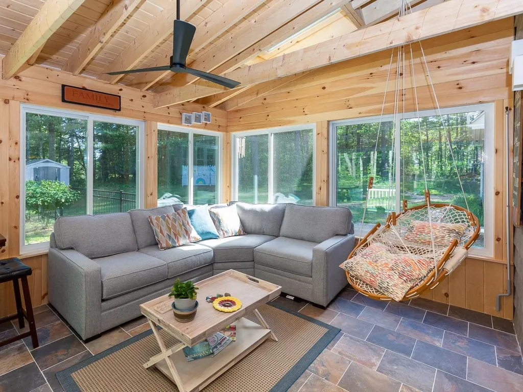 21 Surrey Lane Durham NH 03824