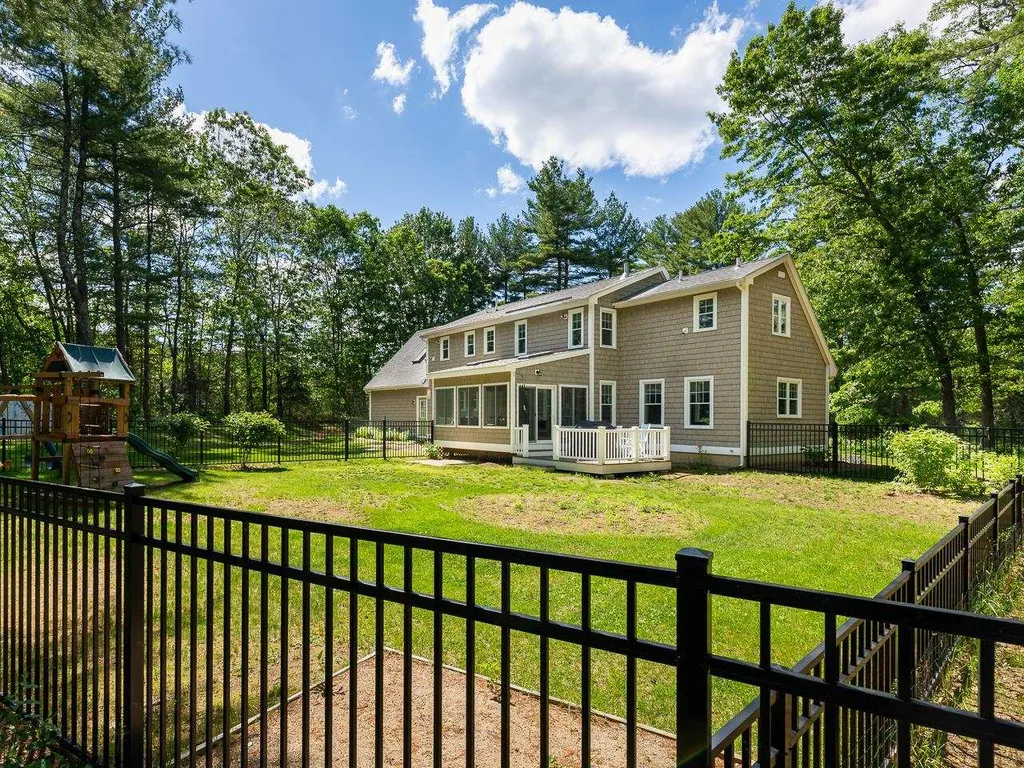 21 Surrey Lane Durham NH 03824