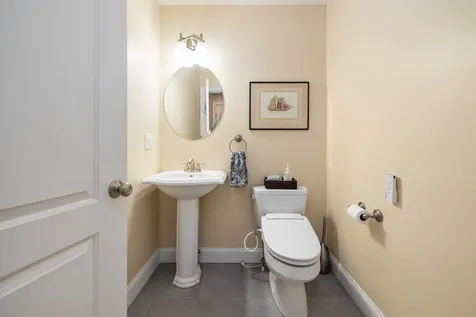 11 Tasker Lane Madbury NH 03823