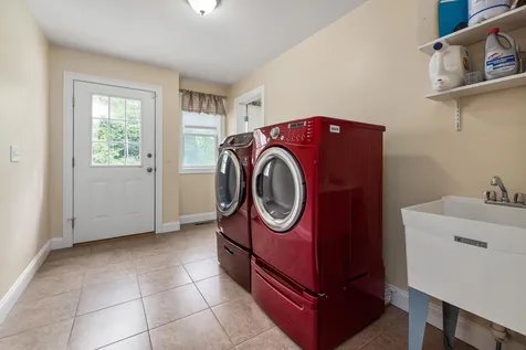 11 Tasker Lane Madbury NH 03823