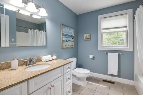 11 Tasker Lane Madbury NH 03823
