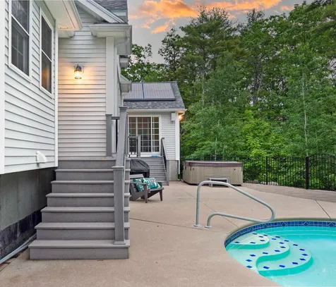 11 Tasker Lane Madbury NH 03823