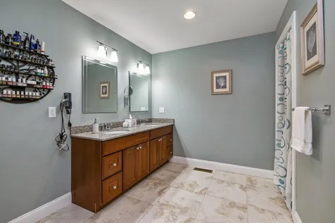 11 Tasker Lane Madbury NH 03823