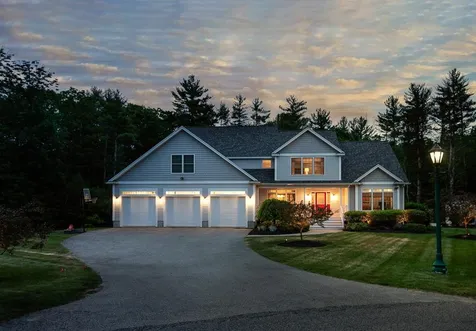11 Tasker Lane Madbury NH 03823