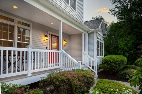 11 Tasker Lane Madbury NH 03823