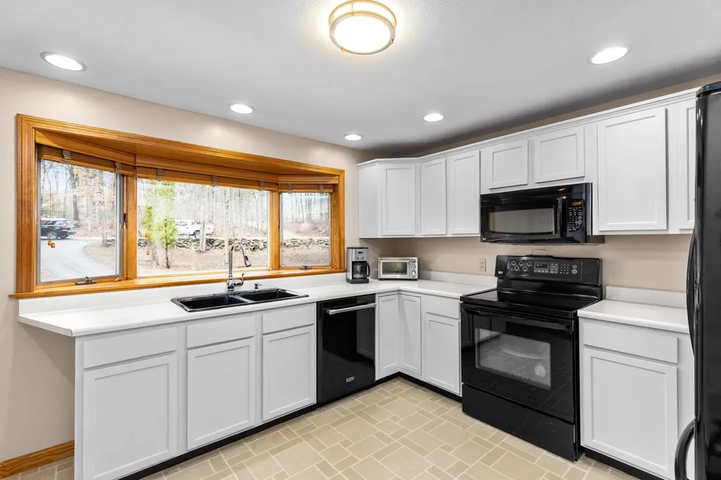 77 Brooks Road Barrington NH 03825