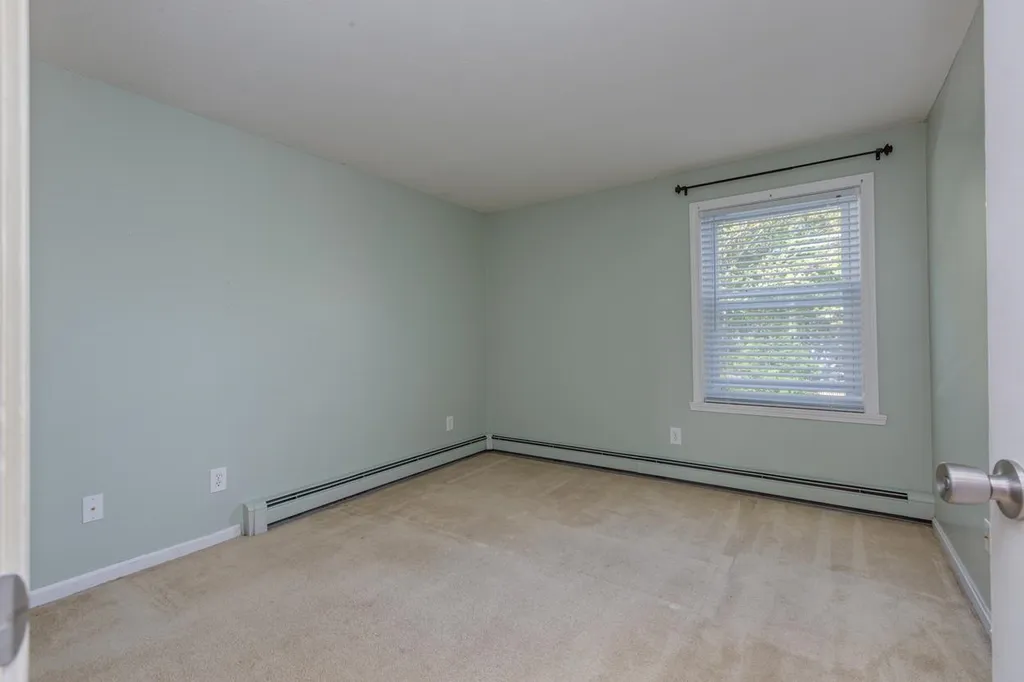 102 Kennard Road Manchester NH 03104