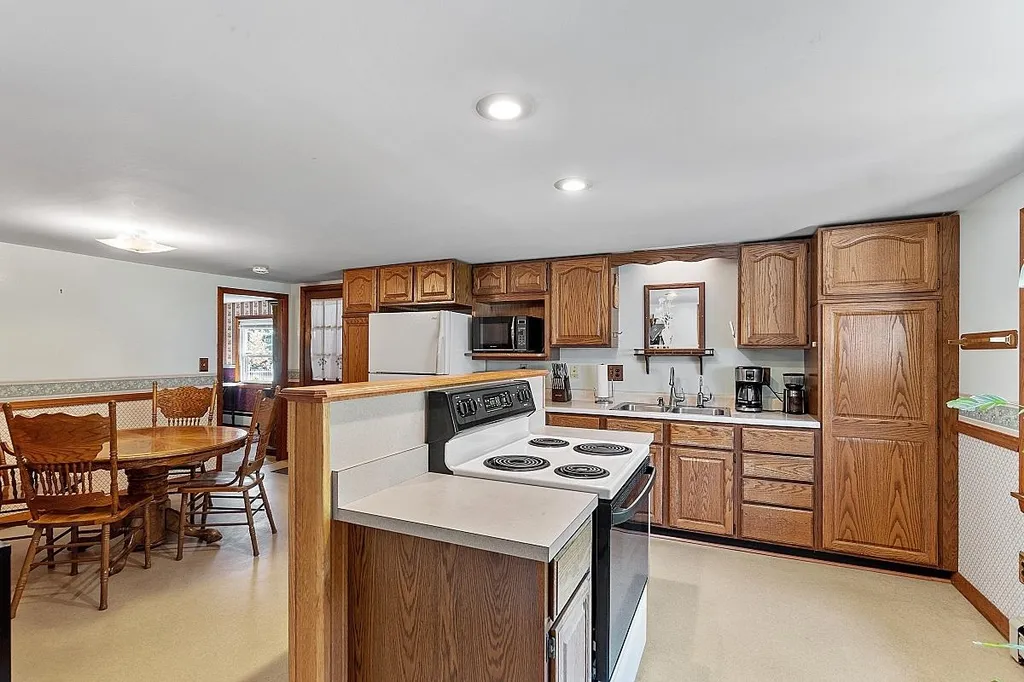 11 School Street Troy NH 03465