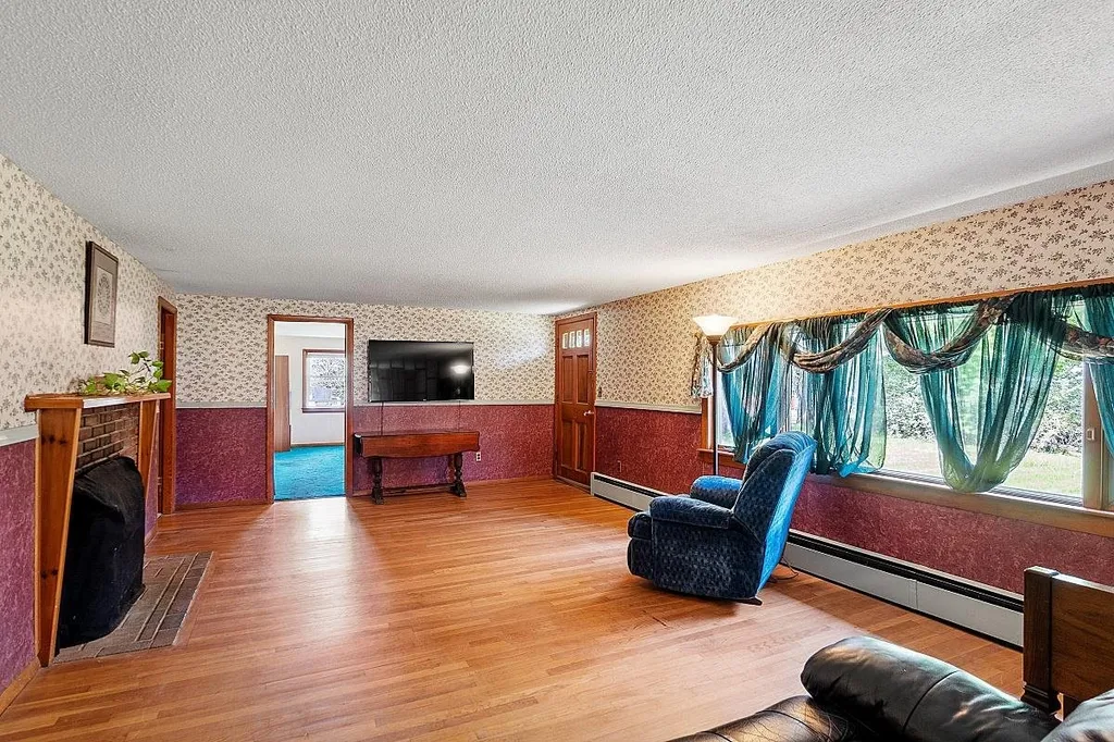 11 School Street Troy NH 03465