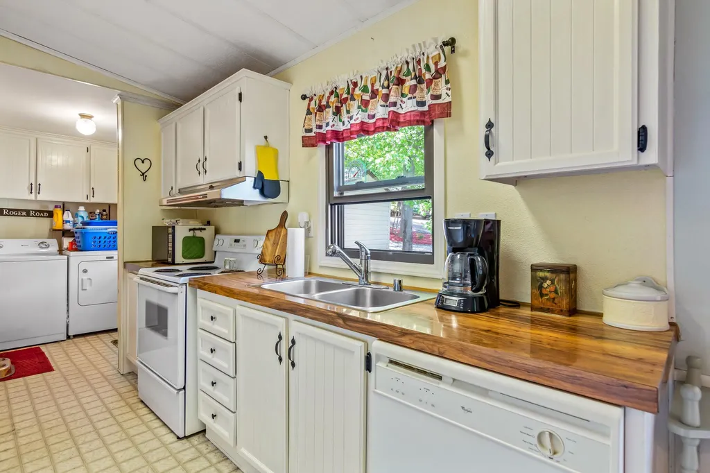 67 Roger Road Goffstown NH 03045
