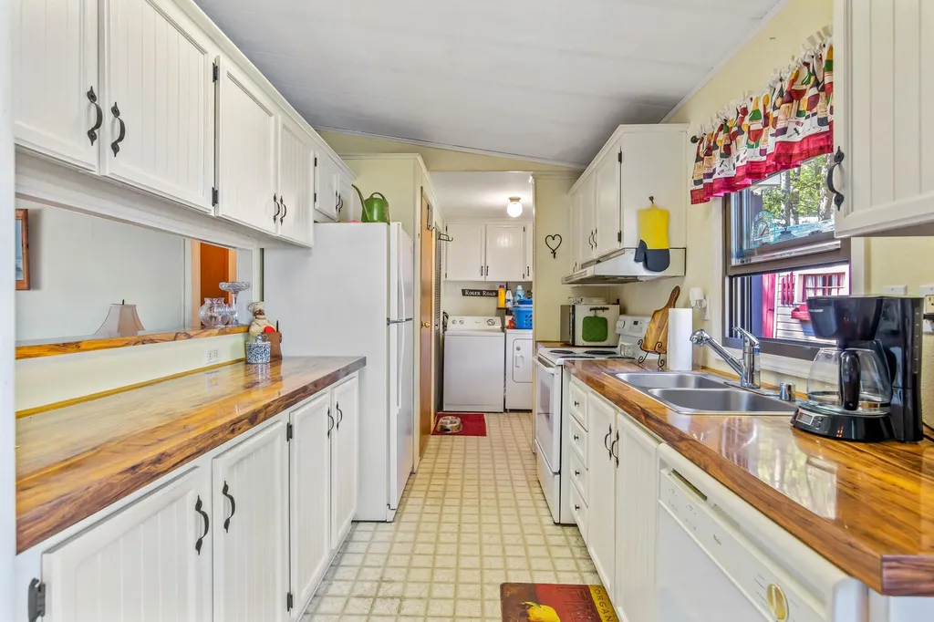 67 Roger Road Goffstown NH 03045