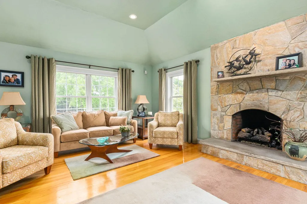 1 Squire Way Stratham NH 03885