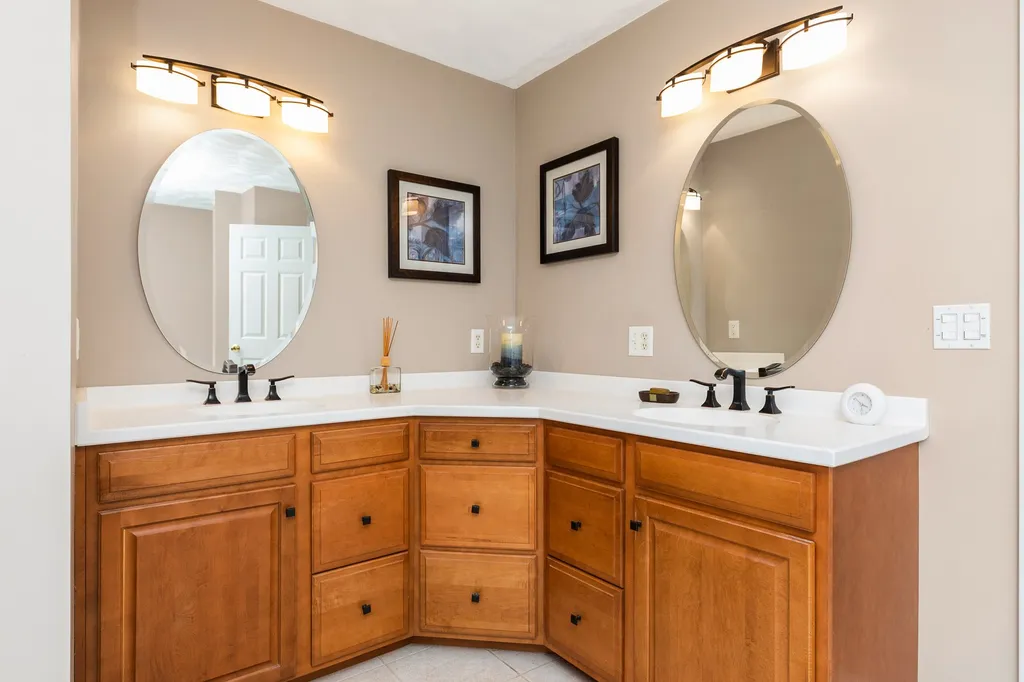 1 Squire Way Stratham NH 03885