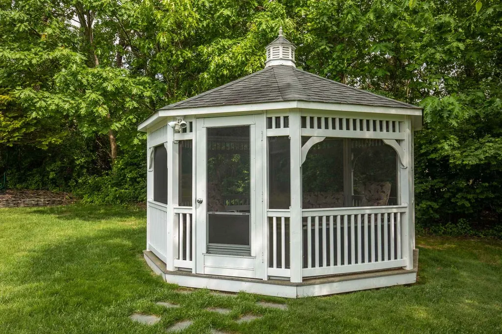 1 Squire Way Stratham NH 03885