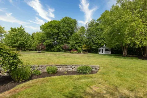 1 Squire Way Stratham NH 03885