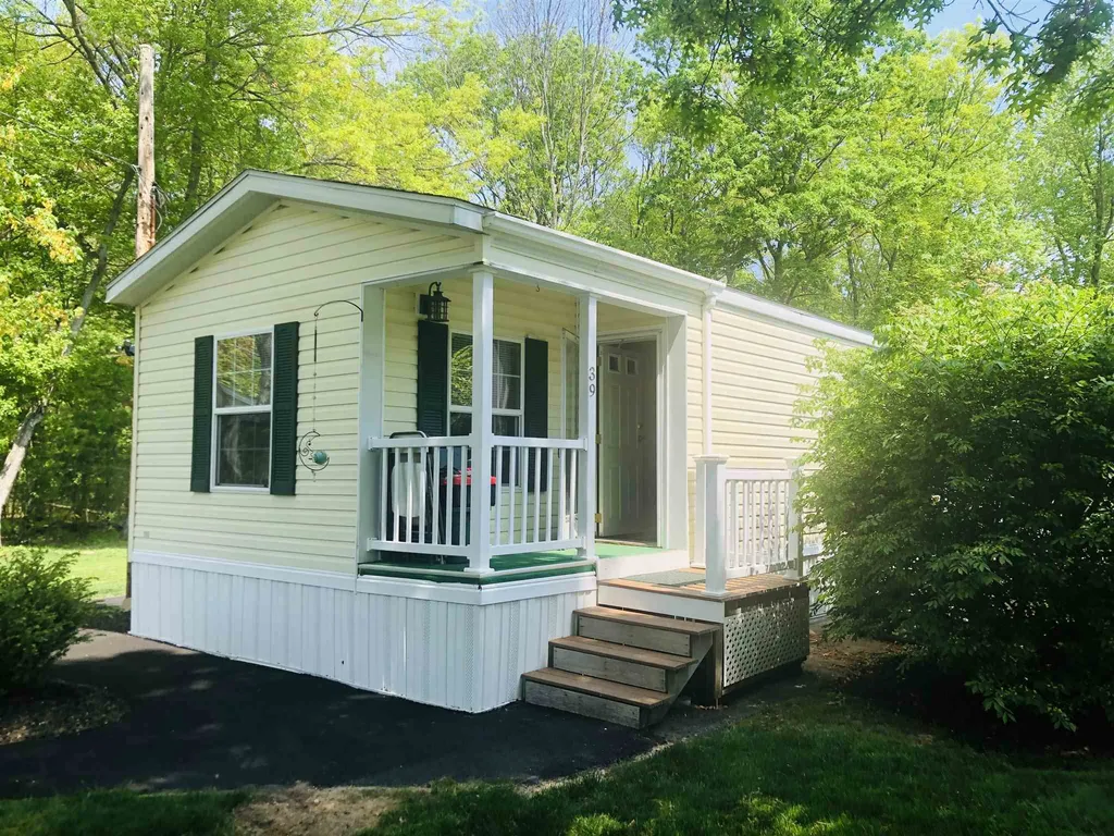 39 Campbell Street Salem NH 03079-2820
