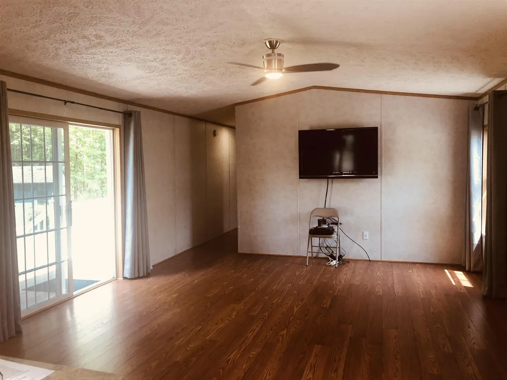 39 Campbell Street Salem NH 03079-2820