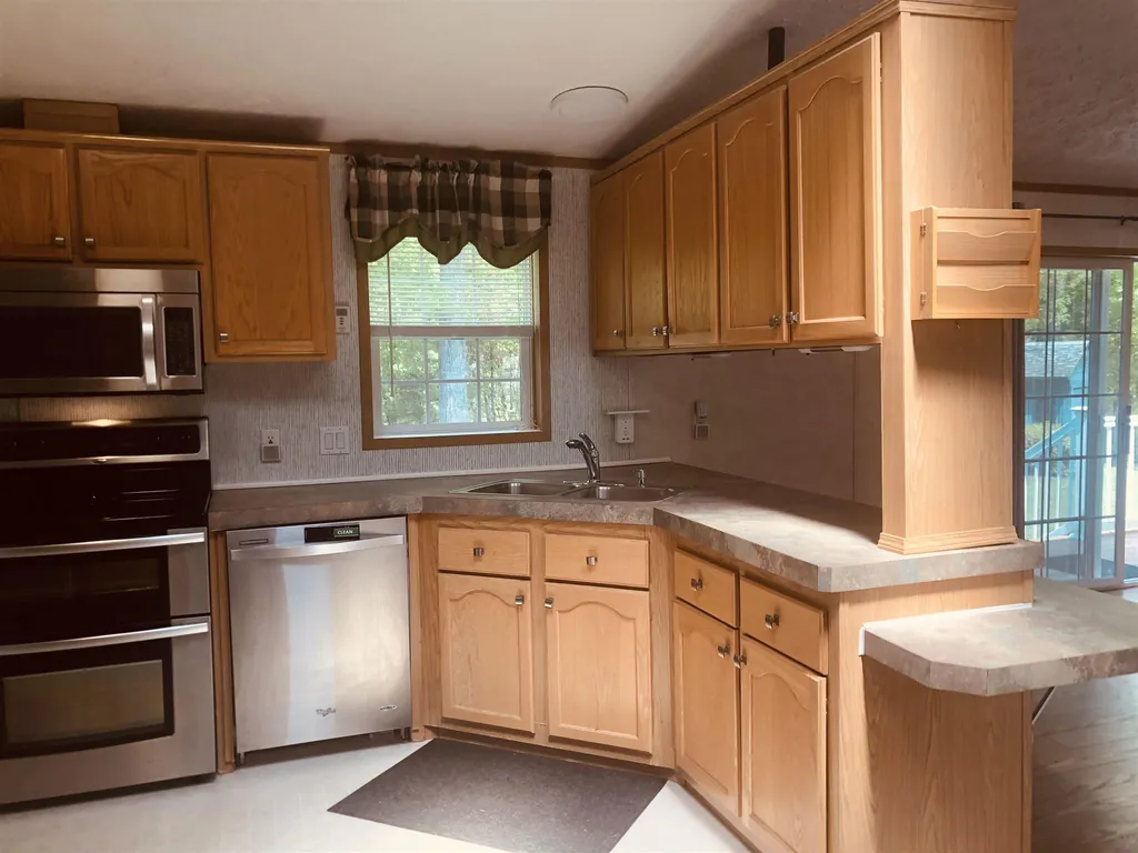 39 Campbell Street Salem NH 03079-2820