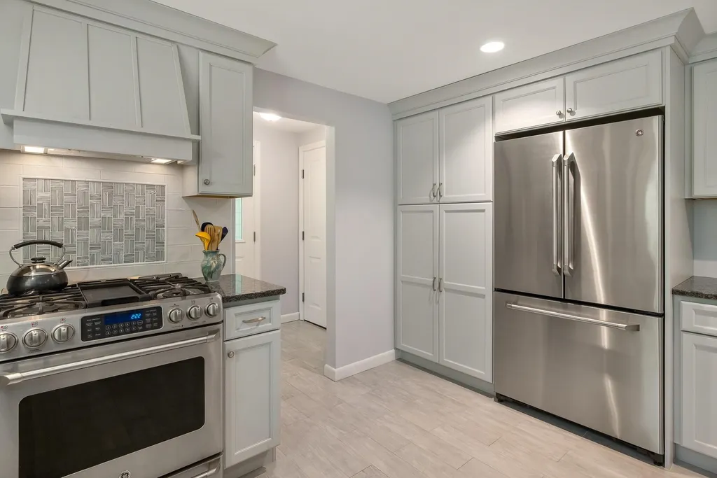 23 Chapel Road North Hampton NH 03862
