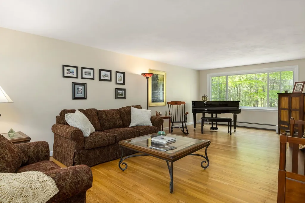 23 Chapel Road North Hampton NH 03862