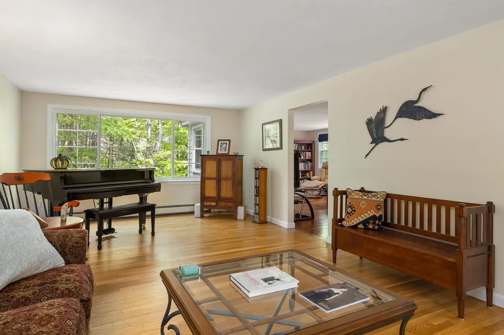 23 Chapel Road North Hampton NH 03862