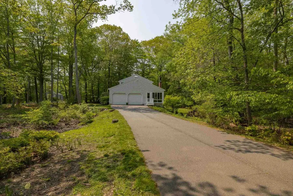 23 Chapel Road North Hampton NH 03862
